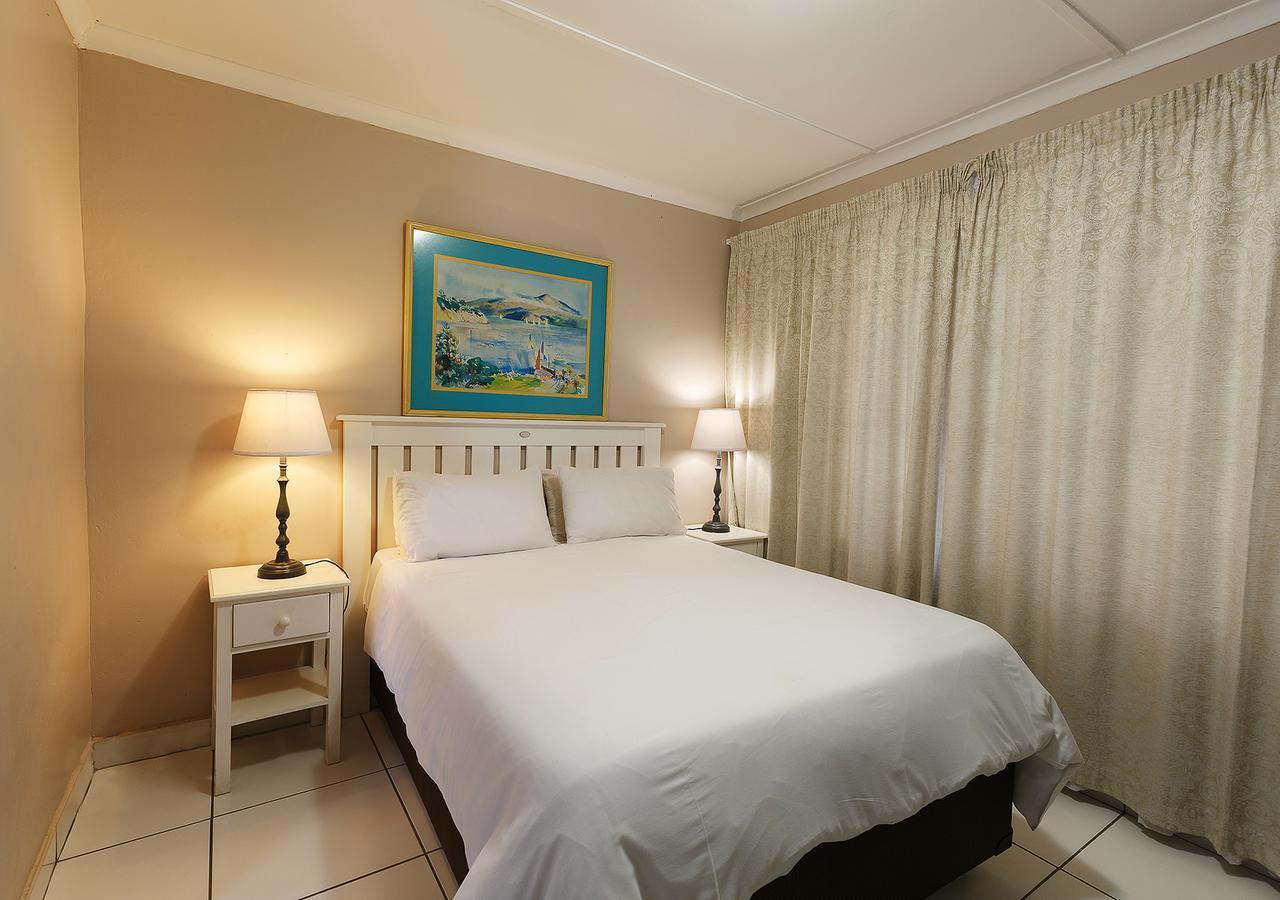 My Den Beachfront B&B And Self-Catering Порт-Шепстон Экстерьер фото
